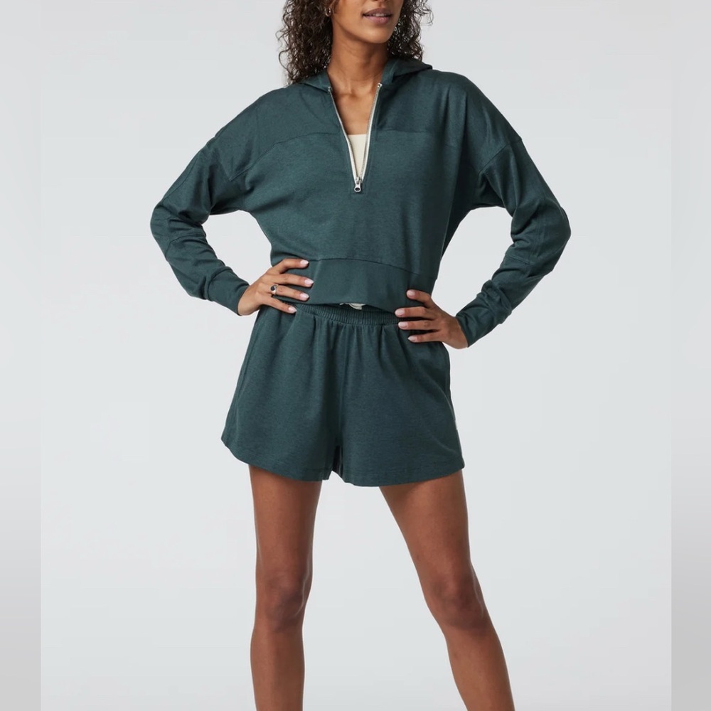 Vuori Halo Half Zip Cropped Hoodie - Picture 3 of 11